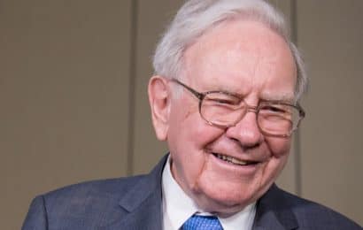 Warren Buffett Bets Big on This Supermarket Chain