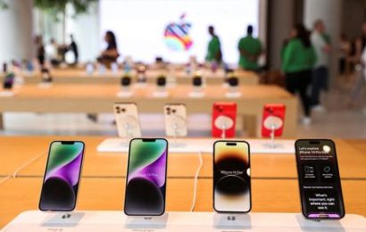 Apple loses top phonemaker spot to Samsung as iPhone shipments drop, IDC says